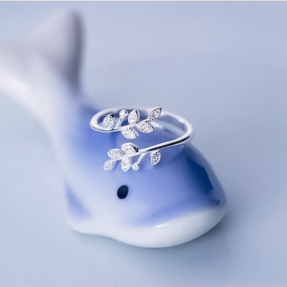 🔵𝟲𝟱%𝗢𝗙𝗙 𝗯𝘂𝗻𝗱𝗹𝗲𝘀 𝟯+🔵 NEW CZ Leaf Delicate Adjustable Ring - Picture 4 of 9